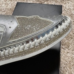 シルバーの星スリッポンの画像