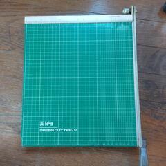 昔の学校にあったような　紙切断器