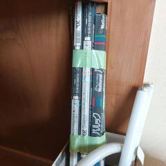 使用されていない。蛍光灯数本まとめて