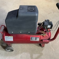 PUMAエアーコンプレッサー30Lの画像
