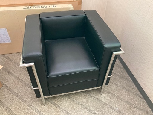 1人用ソファLC2 リプロダクトル•コルビジェ (izusurf) 修善寺のソファ《1人用ソファ》の中古あげます・譲ります｜ジモティーで不用品の処分