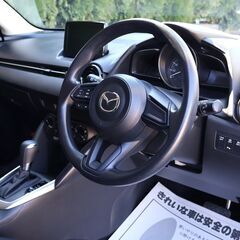 ディ-ゼルタ-ボ/4WD/1オ-ナ-/禁煙車/ナビ/ETC/Bカメラ/AppleCarPlay/オ-ディオステアリングリモコン/LEDライト/オ-トライト/プライバシ-ガラス/衝突軽減/6エアバック/セキュリティ-/1年保証&車検2年整備付きMAZDA2♪ ☆遠方納車/オ-トロ-ン/買取査定OK☆の画像