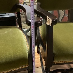 古い椅子2脚　ウグイス色　ベルベット　訳アリ　の画像
