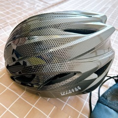 【決まりました】新品⭐️自転車ヘルメット ロードバイク MTB 両用 安全規格 LED バイザー付き　Mの画像