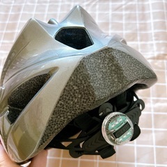 【決まりました】新品⭐️自転車ヘルメット ロードバイク MTB 両用 安全規格 LED バイザー付き　Mの画像