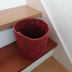赤い編み込み素材のバスケット（アジアン)