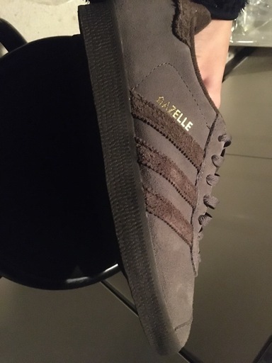 adidas ガゼル　チャコール　25.5