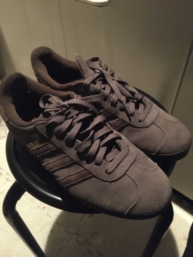 adidas ガゼル　チャコール　25.5