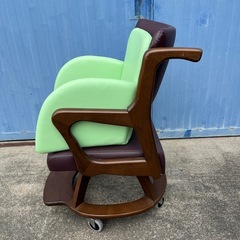 介護　高齢者向けキャスター付チェアの画像