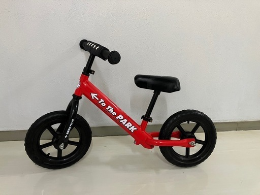Amazon.co.jp: Deerouキックバイク ストライダー 子供用自転車 ペダルなし自転車 高さ調整可能 軽量 組み立て簡単 乗り物  12/14インチ 2歳~7歳 頑丈なスチールフレーム ペダルなしトレーニングバイク 庭/屋外/裏庭での遊びに最適 男の子 女の子 子供用 プレゼン  誕生日 