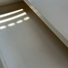 IKEAの勉強机の画像