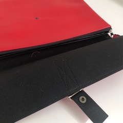 M【未使用品】レザー クラッチバッグ レッド 薄型  鞄の画像
