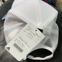 最終値下げ！販売今日迄！新品adidasスポーツキャップの画像