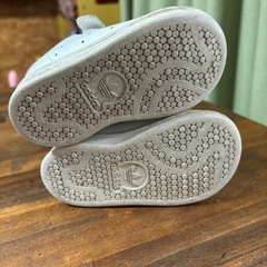 adidas スタンスミスの画像