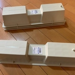 新品未使用樹脂製エアコン架台の画像