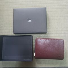 タダであげます　LEE　二つ折り財布　新品　箱付き　