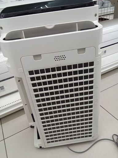 Amazon.co.jp: Sharp KC-HD70-W Dehumidifier & Air Purifier, Dehumidifier,  2.3 gal (9 L) / Plasmacluster 7000 Standard, 18 Tatami Mat / Air Purifier,  122 sq ft (32 tatami), White : Home & Kitchen