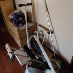残置物(テーブル多数、棚、健康器具等) (ぴっぴ) 成田空港（第１旅客ターミナル）の家具の中古あげます・譲ります｜ジモティーで不用品の処分