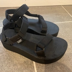 teva 厚底サンダル