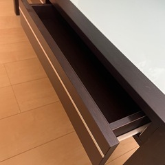 ガラステーブルの画像