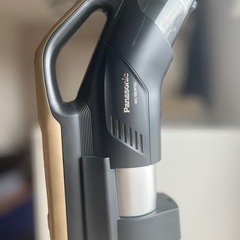 Panasonic コードレス掃除機　2019年製の画像