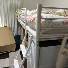 ロフトベッド白の画像