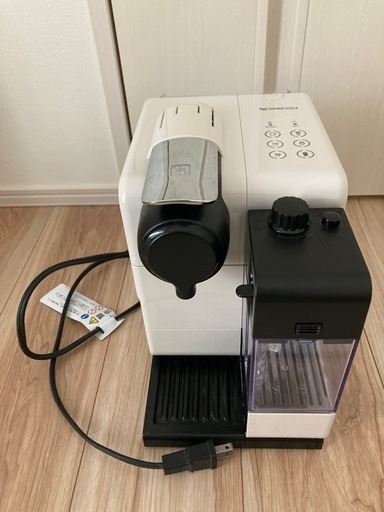 ネスプレッソ　コーヒーメーカー