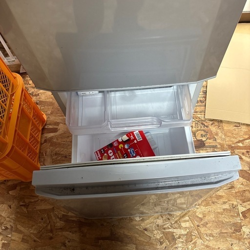 取引中三菱冷凍冷蔵庫容量168L。千葉県内配送無料。設置無料。 寄り添い