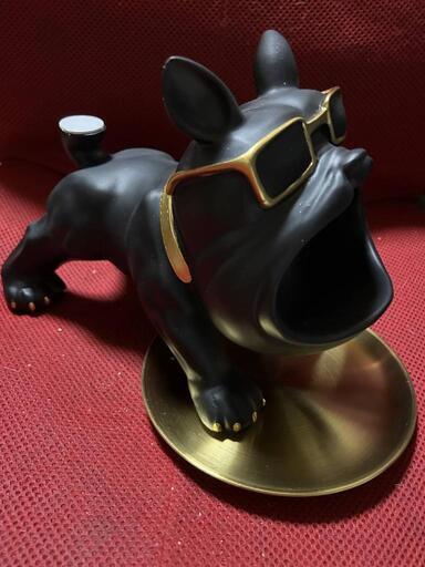 ダンディーなブルドッグの小物置き
