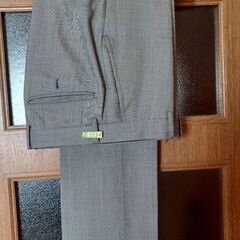 メンズスーツの画像