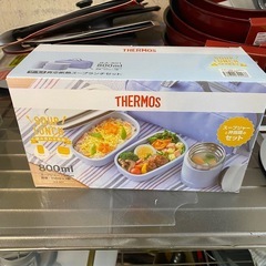 7977 !!未使用品!! お買得! THERMOS サーモス スープランチセット 800ml ステンレス製 弁当用まほうびん ポーチ付き 断熱構造 ブラック スモークブラック 弁当箱 セット商品 新生活 学生 スープジャー 保温効果の画像