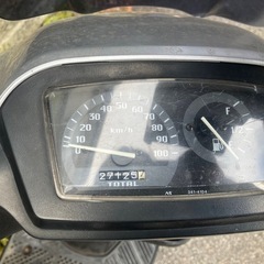 乗って帰れます。アドレスV100CE13A デイトナシールドBOXリアタイヤ新の画像