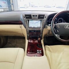 【車検2年付】【レクサスLS 460】クルーズコントロール 電動シート シートヒーター バックカメラ HDDナビ DVD CD MD スマートキー HID 盗難防止装置 ＡＢＳ エアバッグ 横滑り防止装置 ETC ホワイトの画像