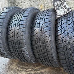 スタッドレスタイヤの画像