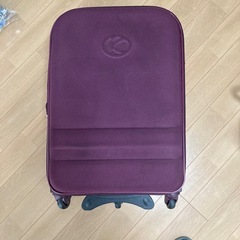 スーツケース　※タイヤひとつ壊れています