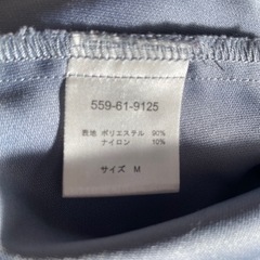 サイズM、 丸首ブラウスの画像