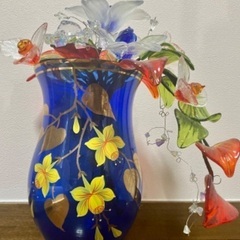 沖縄ガラスの花瓶(お花も含めてガラス製)