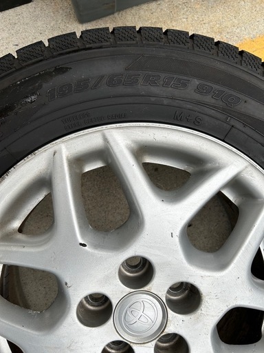 値下げしました　
スタッドレスタイヤ