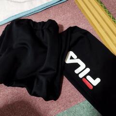 決まりました。黒フィラのパンツ