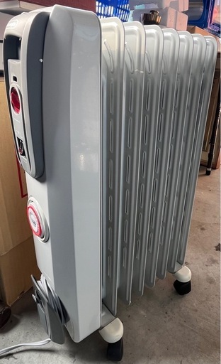 【USED】DeLonghi/デロンギ  オイルラジエーターヒーター　サーマルカットフィン8枚　3-8畳用