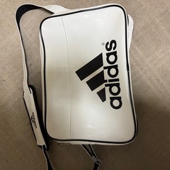 アディダス エナメルバッグ スポーツバッグ adidasの画像