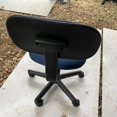 オフィスチェア　青の画像