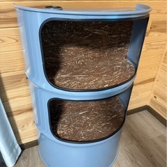 テーブルにもなるオシャレ収納ドラム缶棚