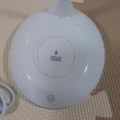 新品　電気スタンド　スマホ置き充電可能商品の画像