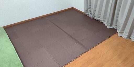 (引き取り先決まりました)パズル型ジョイントマット 防音マット タイルマット 126枚セット