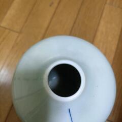 和風椿絵入り陶器花瓶の画像