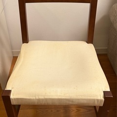 木製
椅子