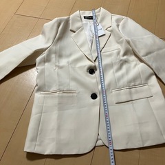 新品未使用　アイボリー　ジャケット　フリーサイズの画像