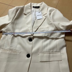 新品未使用　アイボリー　ジャケット　フリーサイズの画像