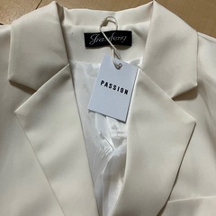 新品未使用　アイボリー　ジャケット　フリーサイズの画像